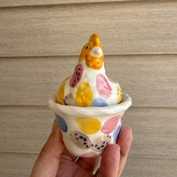 Emma Bridgewater Hen on a Nest- hand painted - Picture 2 of 5